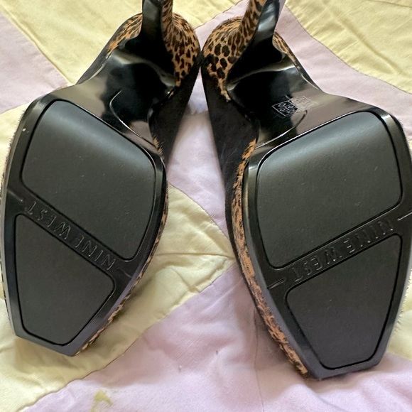 NINE WEST Black/Leopard Heels - Picture 8 of 10